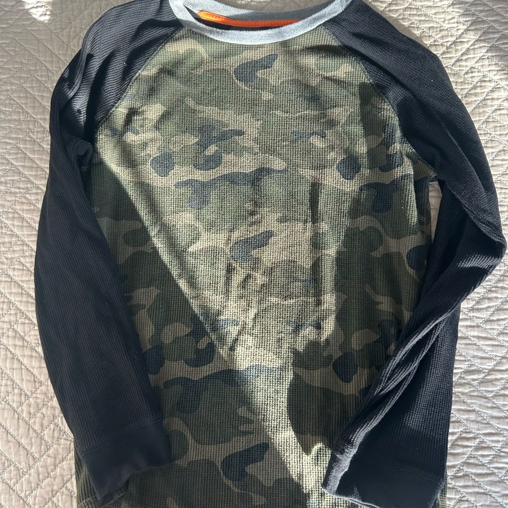 Old Navy Boys Green Camouflage Long Sleeve Tee